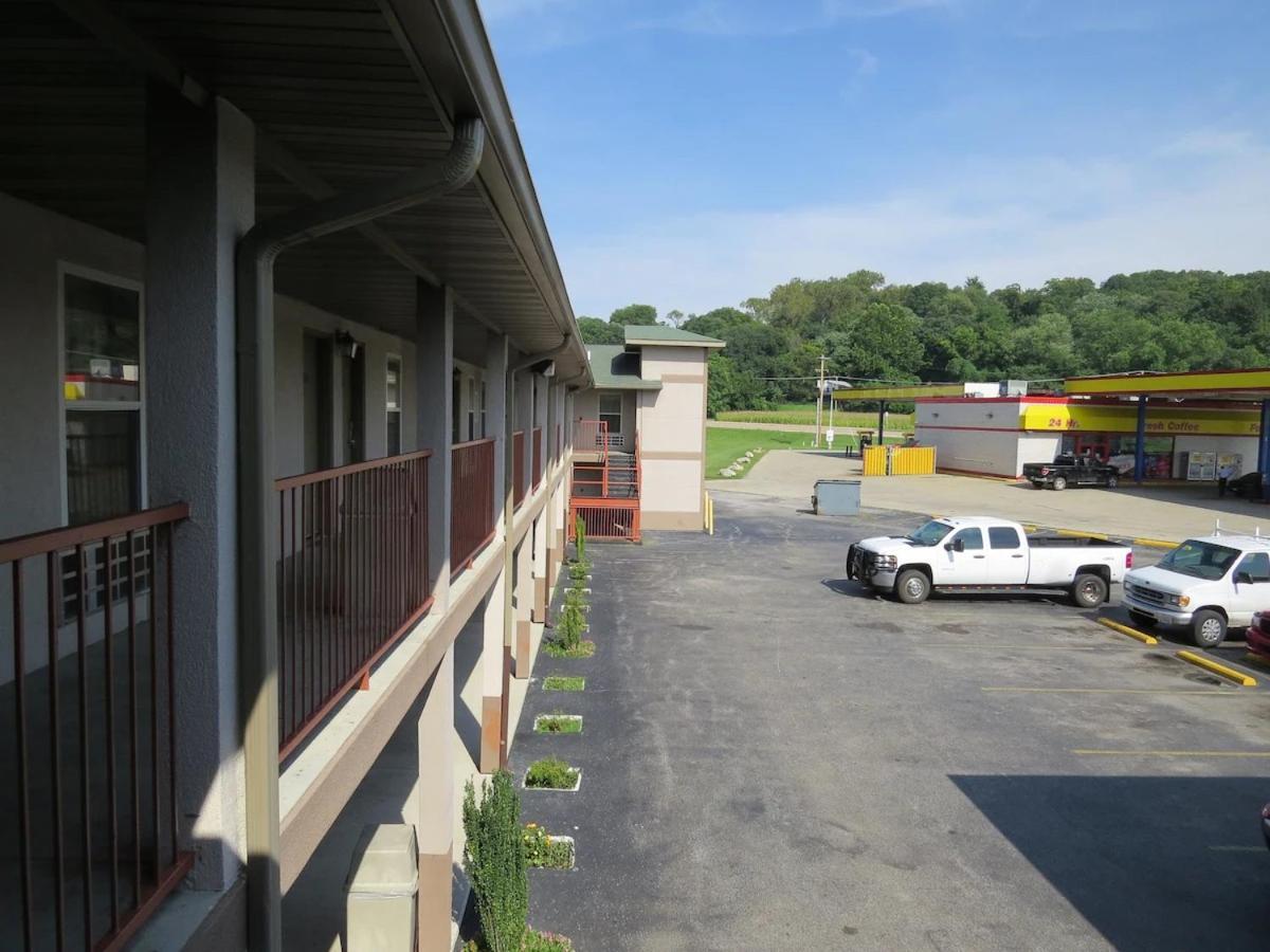 First Western Inn Caseyville ภายนอก รูปภาพ