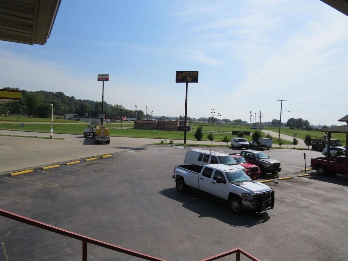 First Western Inn Caseyville ภายนอก รูปภาพ