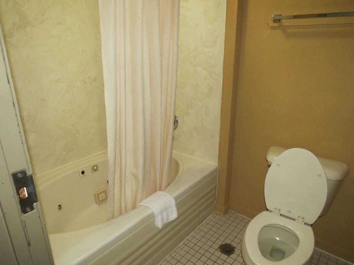 First Western Inn Caseyville ภายนอก รูปภาพ