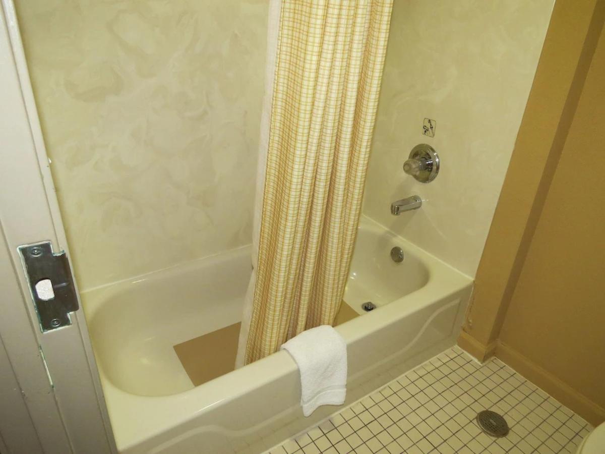 First Western Inn Caseyville ภายนอก รูปภาพ